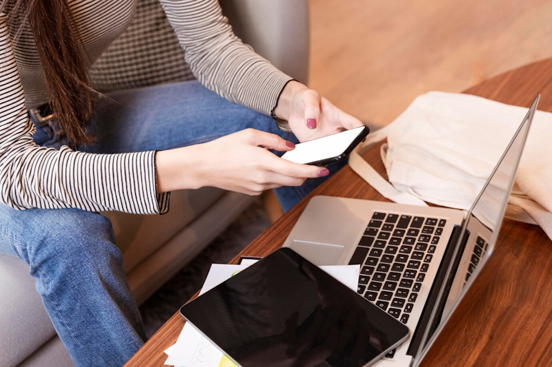 Visual instruction for transferring data from PC to iPad with a USB link