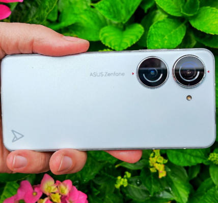 Close-up comparison of Asus Zenfone 10 and Zenfone 9 smartphones, highlighting their similar design features.