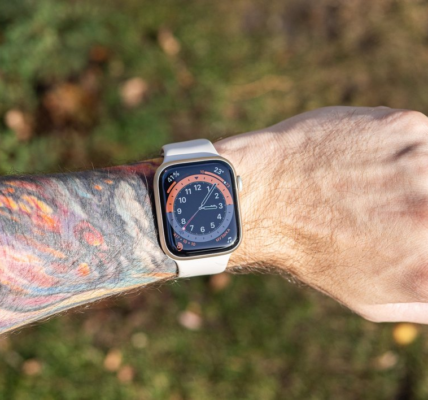 Comparison between Apple Watch Series 9 and Series 8.
