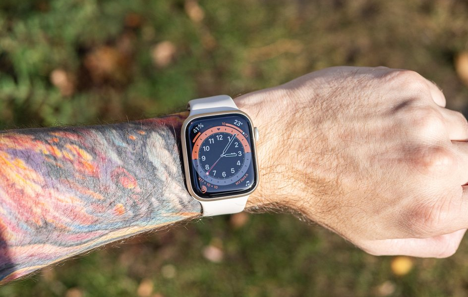 Comparison between Apple Watch Series 9 and Series 8.
